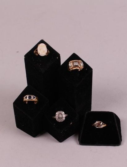 null Set of four rings in 18 K yellow and white gold 750 thousandths decorated with...