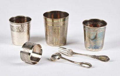 null Silver set including three timpani, a napkin ring decorated with a medallion...