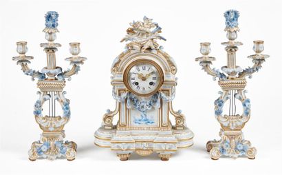 null Paris
Porcelain mantel set composed of a clock and two torches in the shape...