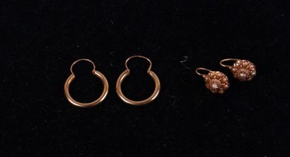 null Lot in 18K 750/000 yellow gold including : Pair of creoles and pair of yellow...