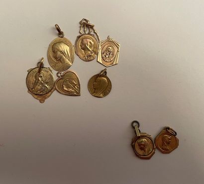 Set of medals in yellow gold 18 K 750/000(two...