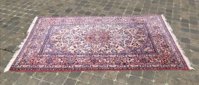 null Fin tapis ISFAHAN laine Kork (Iran, milieu du XXème siècle) 

Velours en laine...