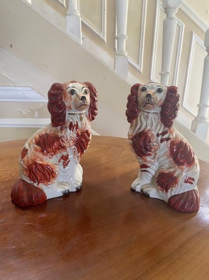 null STAFFORDSHIRE

Pair of earthenware Cavalier King Charles dogs

H. 17 cm high...