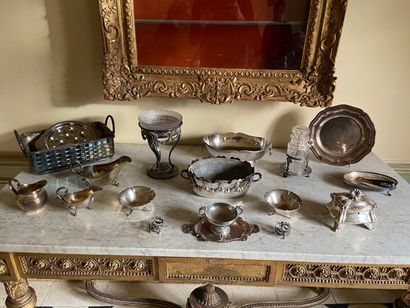 null BEAUTIFUL SET in silver plated metal including form and service parts.