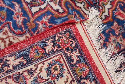 null Thin ISFAHAN carpet Kork wool (Iran, mid 20th century) 

Silky lambswool velvet...