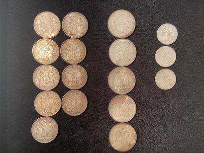 null Ensemble de pièces en argent 900/1000e comprenant : 

- 9 pièces de 10 Francs...