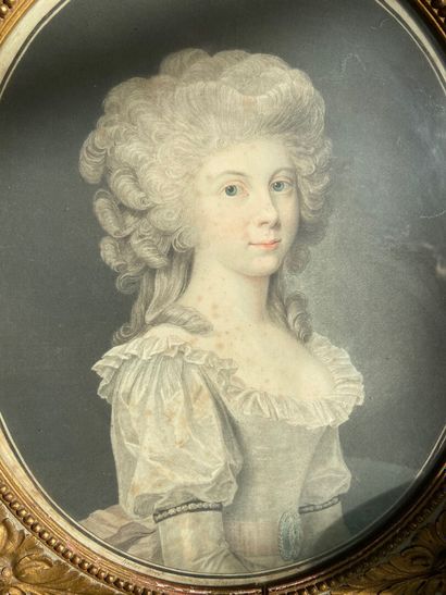 null Dans le goût du XVIIIe siècle 

Portrait d'une jeune femme à la robe en soie...