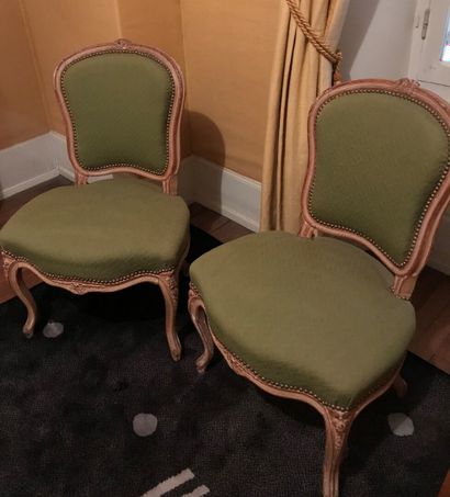 null Paire de chaises en bois naturel mouluré 

Style Louis XV