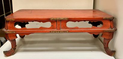 null JAPAN - 20th century

Small rectangular altar table in red lacquered wood with...