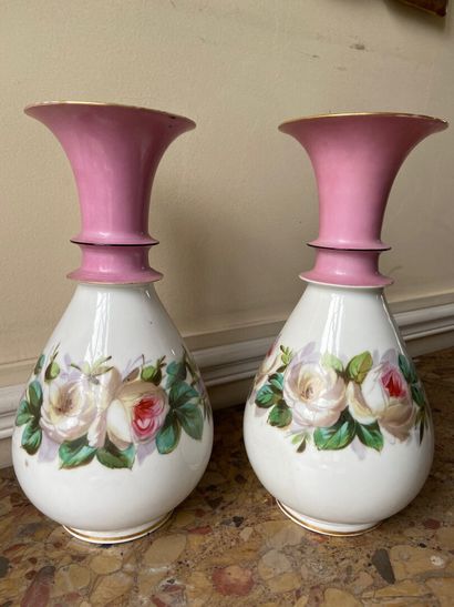 null PARIS, 19th century 

Pair of porcelain vases with polychrome decoration of...