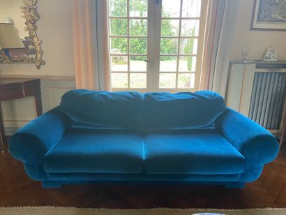 null Pair of comfortable blue velvet sofas 

Contemporary Work 

In Use 

H. 67 cm...