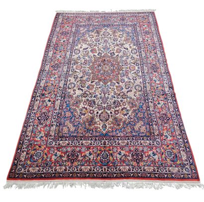 null Thin ISFAHAN carpet Kork wool (Iran, mid 20th century) 

Silky lambswool velvet...