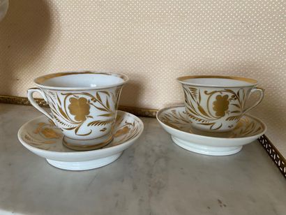 null PARIS, XIXth 

Two choclat cups and their saucers made of porcelain with gold...