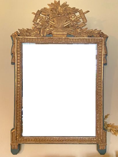 null MIRROR in gilded wood and stucco and green lacquered carved crenellated frieze...