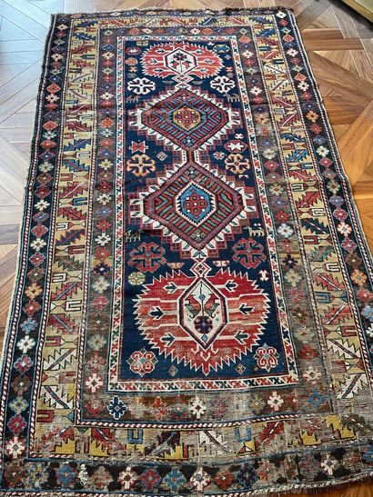 null CHIRVAN

Carpet decorated with two multicoloured rhombuses surmounted by a ruby...