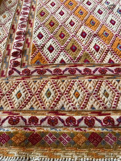 null SIRJAN

Carpet with multiple ivory, orange and green lozenge decoration, borders...