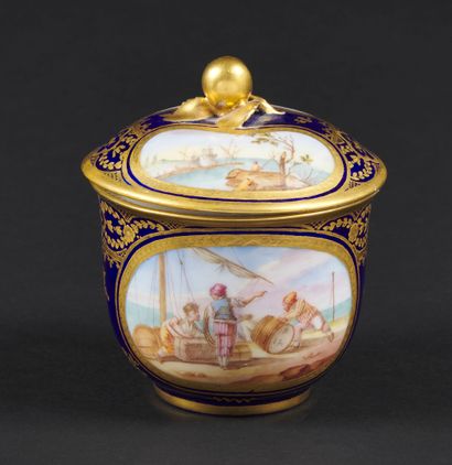 null Sèvres

Pot à sucre Calabre couvert en porcelaine tendre à décor polychrome...