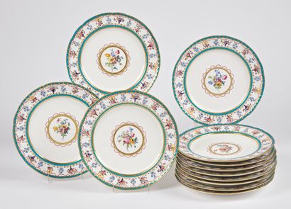 null Sèvres

Ensemble de douze assiettes en porcelaine tendre du service Festons...