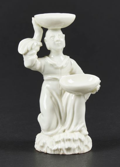 Saint-Cloud 
Statuette en porcelaine tendre...