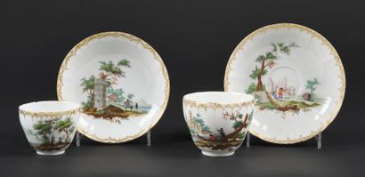 null Copenhague

Deux tasses et leur soucoupe en porcelaine à décor polychrome de...