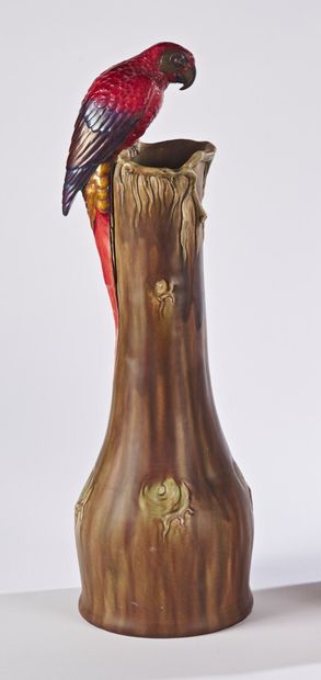 null MANUFACTURE ZSOLNAY - PECS

Vase with parrot, c. 1900, with ovoid body and long...
