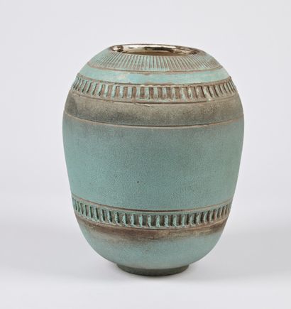 null Jean BESNARD (1889-1958)

Stoneware vase with ovoid body. Décor in hollow of...