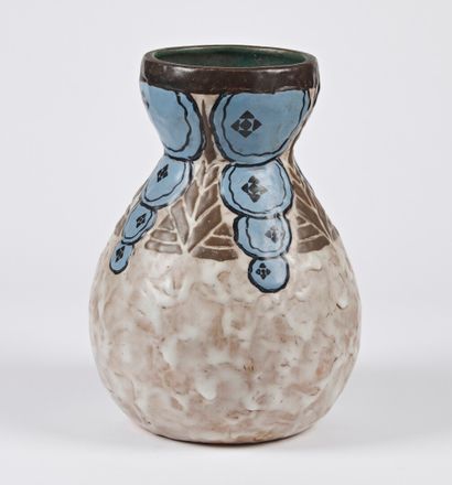 null Louis-Auguste DAGE (1885-1963)

Vase en céramique à corps ovoïde étranglé et...