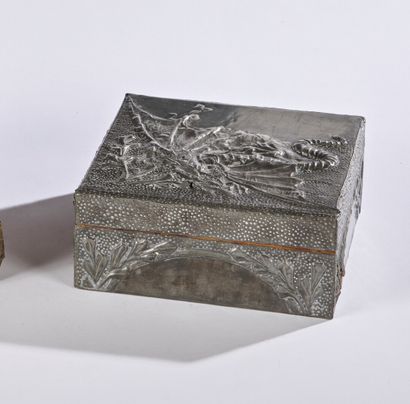null Alfred Louis Achille DAGUET (attributed to)

Box with a quadrangular body entirely...