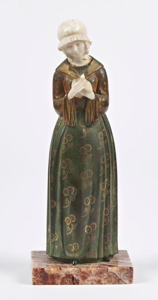 null B. GALLO

« Jeune femme à la colombe ». Sculpture chryséléphantine à mains,...