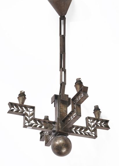 null Edgar BRANDT (1880-1960)

Hanging lamp in hammered wrought iron with four arms...