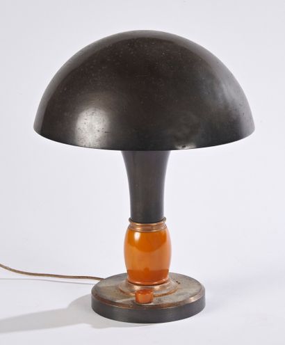 null FRENCH WORK 1930

Table lamp in oxidized chromed metal with a light and a hemispherical...