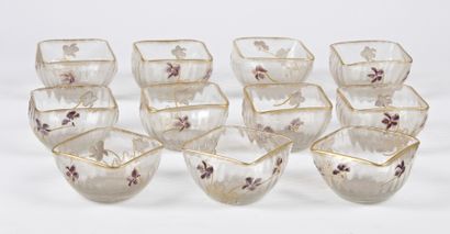 null DAUM - NANCY (attributed to)

Suite of eleven finger bowls with open, slightly...