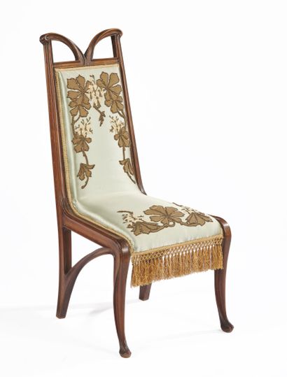 null Louis MAJORELLE (1859-1926) 

Chair, circa 1900, in carved moulded walnut with...
