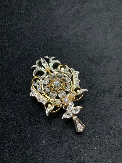null Brooch being able to form pendant in yellow gold 750 thousandths and platinum...