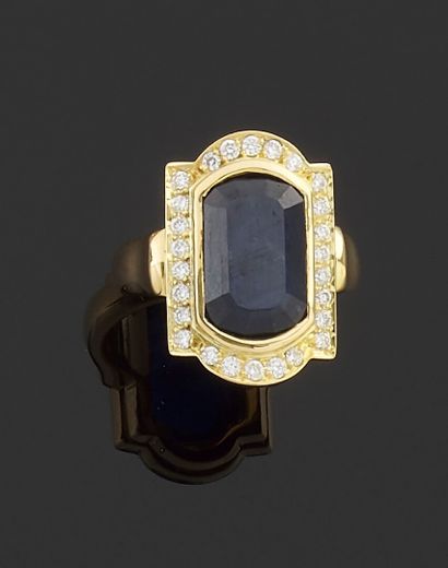 null Yellow gold ring 750 thousandths decorated in the center of a sapphire in a...