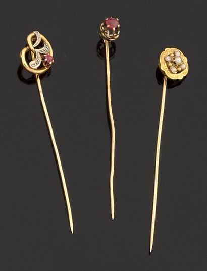 Set of three tie-pins in yellow gold 750...