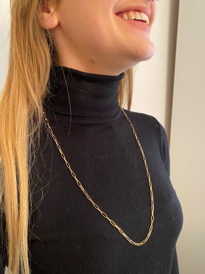  Articulated necklace in yellow gold 750 thousandth, the links of round form. 
(Wear)....