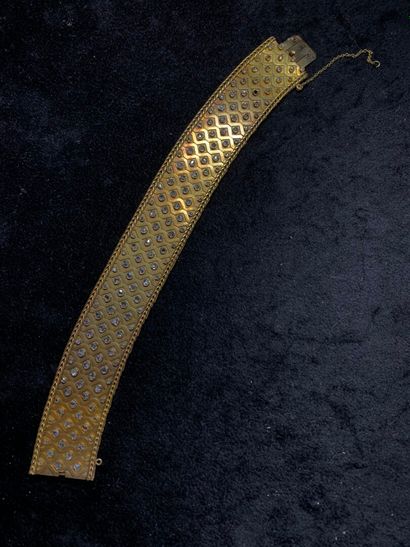null Gold ribbon bracelet (ET) with small rose-cut diamonds in the center.

(Missing...