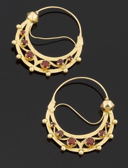 null Pair of earrings in yellow gold 750 thousandth engraved decorated with small...