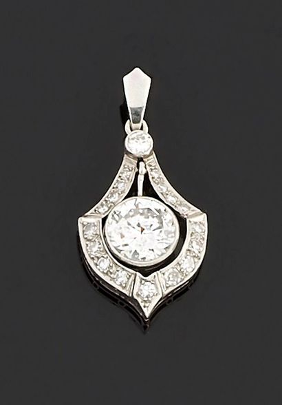 null Pendant in platinum 850 thousandths decorated with round diamonds cut in eight-eight...