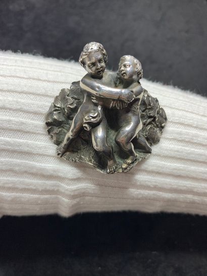null Silver brooch 925 thousandths featuring two lovers in a leafy decor.

(Transformations,...