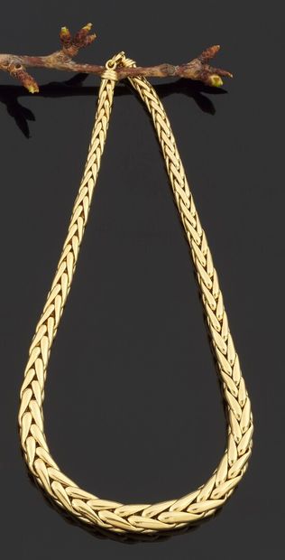 null Necklace articulated in yellow gold 750 thousandths with decoration of braids...