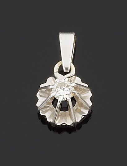 null Pendant in white gold 750 thousandth, decorated with a round diamond of brilliant...