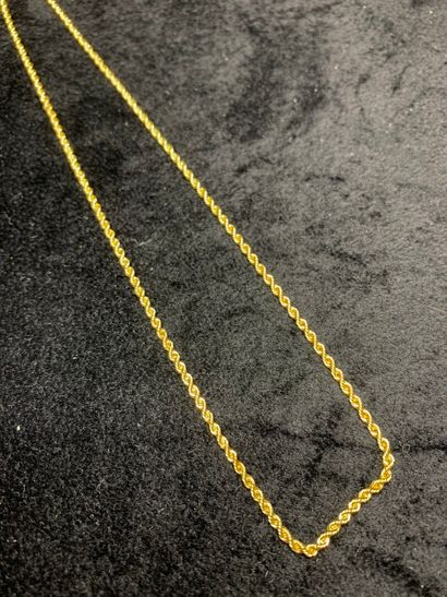null Necklace articulated in yellow gold 750 thousandths with decoration of twists.

Length:...