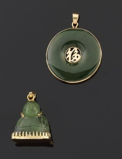Pendant Buddha in engraved jade, the setting...