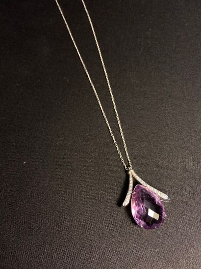 null Articulated necklace in white gold 750 thousandth holding in pendant an amethyst...