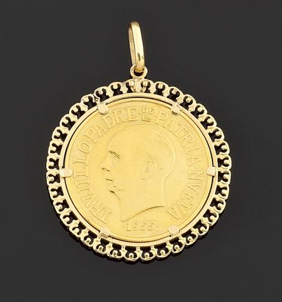 null Pendant in yellow gold 750 thousandths openwork decorated in the center of a...
