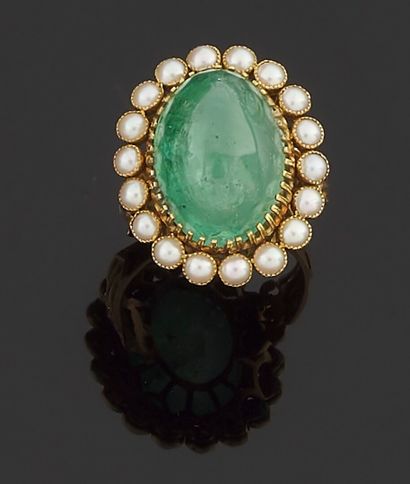 null Yellow gold ring 750 thousandths decorated in the center of an emerald of form...