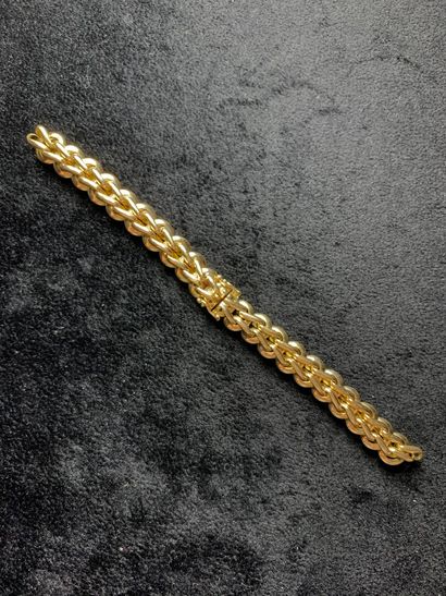 null Bracelet of watch in yellow gold 750 thousandths, the interlaced links.

(Clasp...