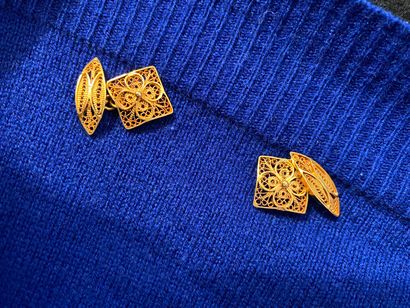 null Pair of cufflinks in yellow gold 750 thousandth, the ends with filigree decoration.

Gross...